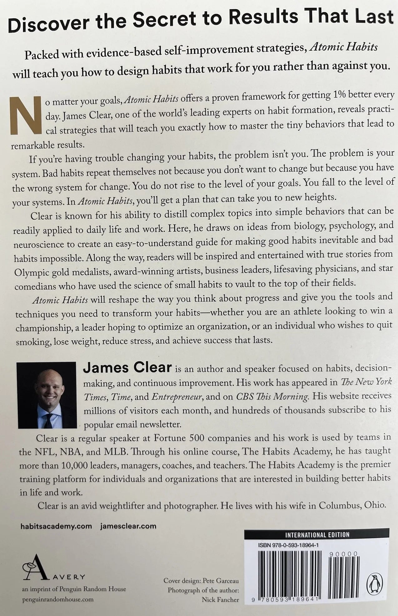 Paperback backcover: Atomic Habits by James Clear